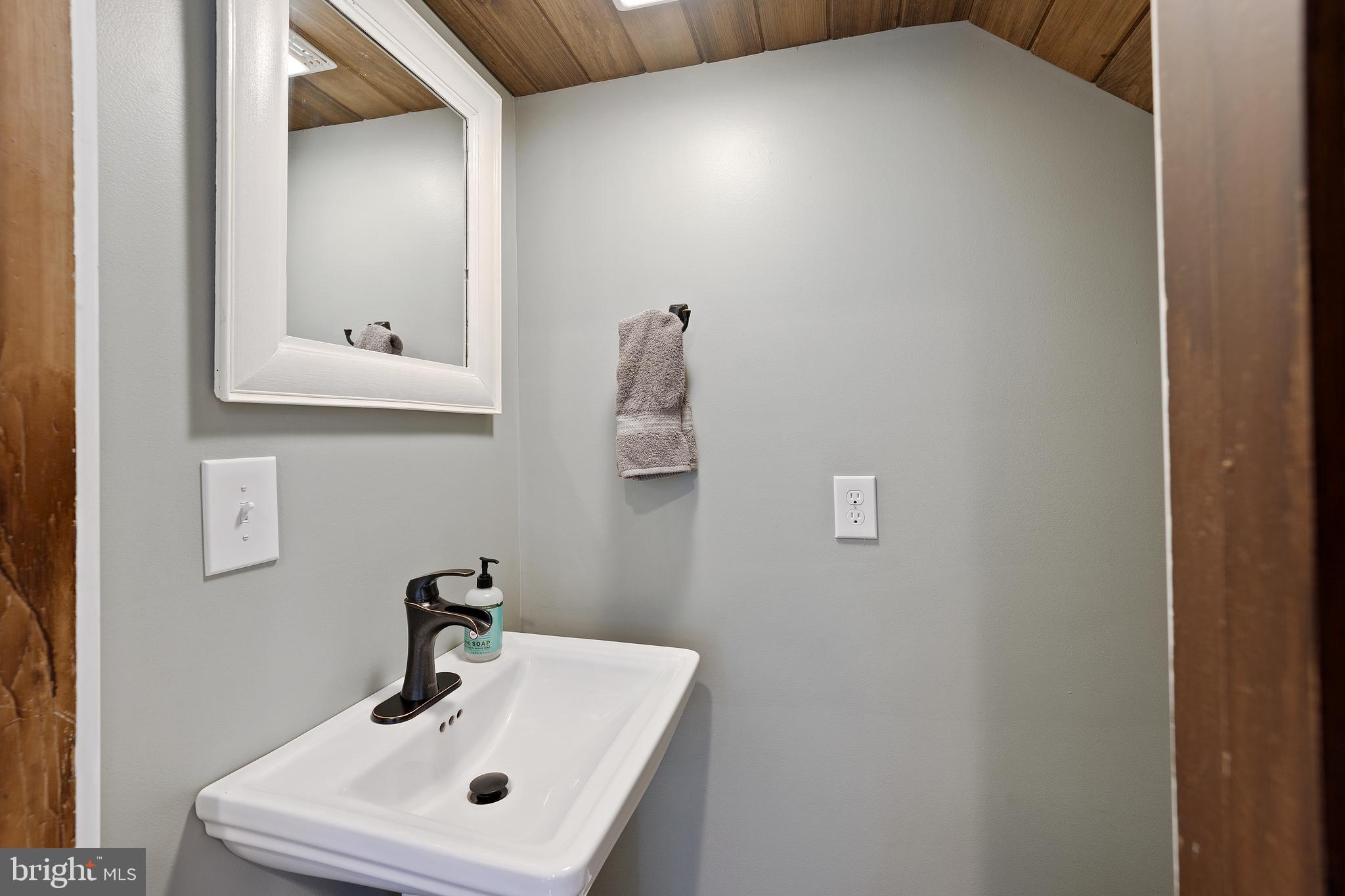 43 Briar Patch Lane Boston, VA 22713 - Photo 30 of 73 half bath down stairs
