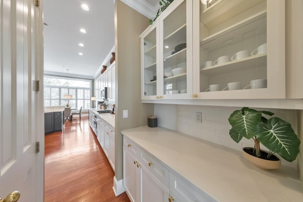 1043 Emory Parc Place Decatur, GA 30033 - Photo 9 of 51