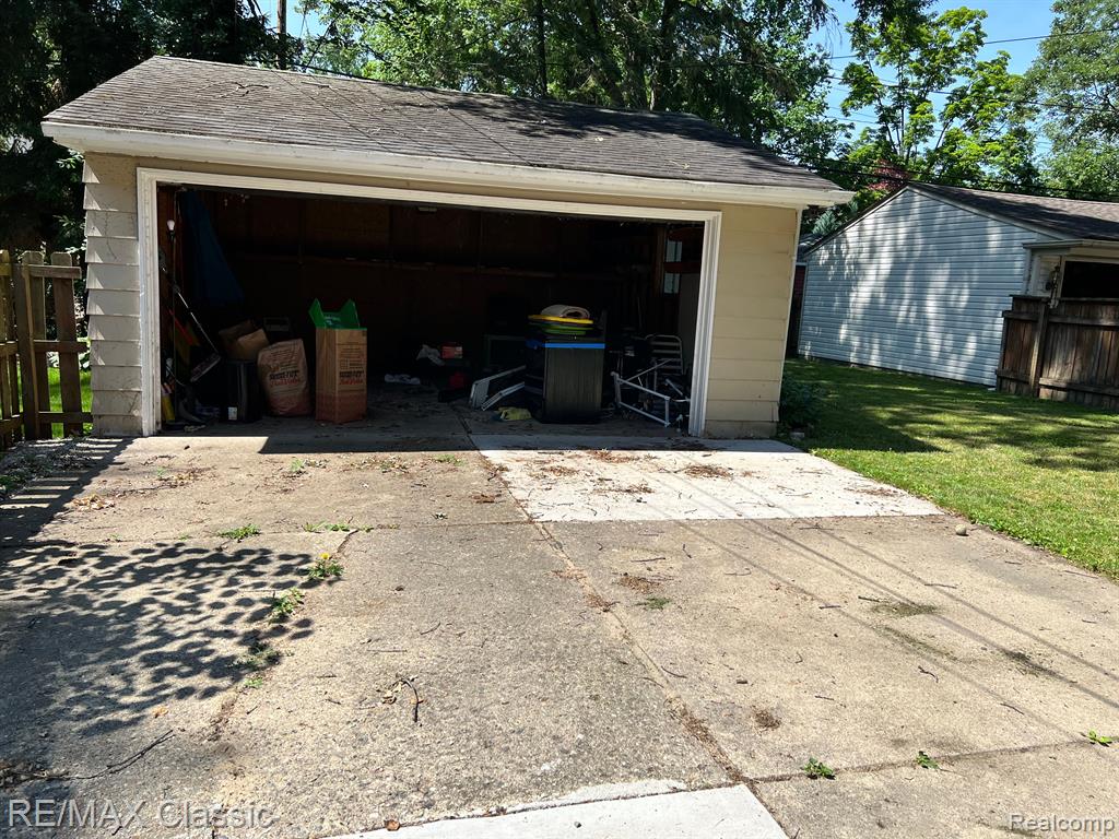 1953 Broadstone Road Grosse Pointe Woods, MI 48236 - Photo 41 of 43