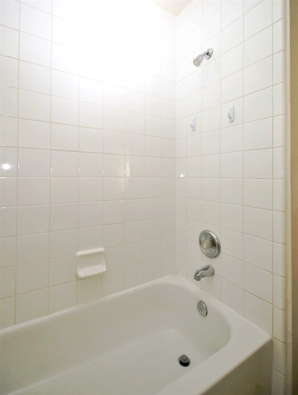 11735 Alief Clodine Road, Unit 22 Houston, TX 77072 - Photo 19 of 23 a bathroom with a tub
