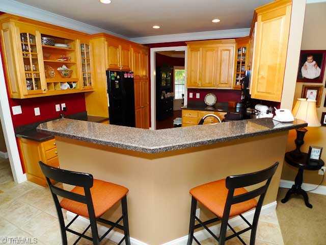 9123 County Line Road Kernersville, NC 27284 - Photo 2 of 16 Kitchen.