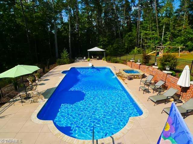 9123 County Line Road Kernersville, NC 27284 - Photo 14 of 16 Swimming Pool/Hot Tub/Sauna.