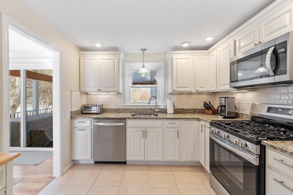 11 Juniper Brook Road Northborough, MA 01532 - Photo 15 of 41