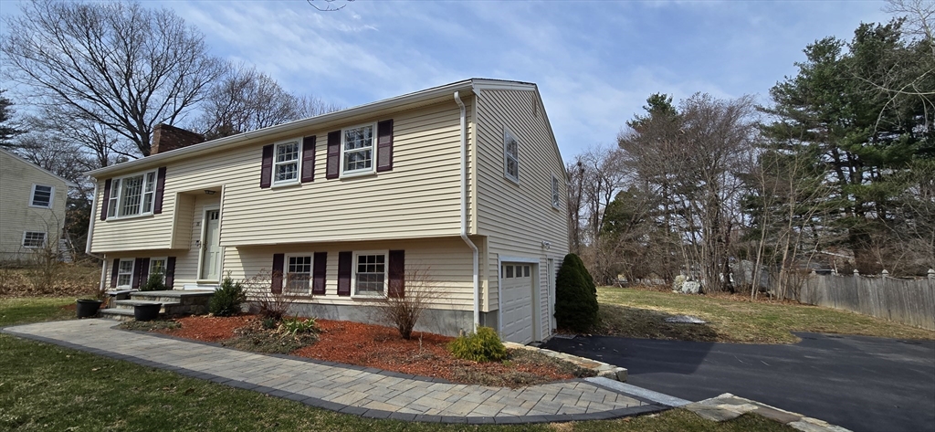 11 Juniper Brook Road Northborough, MA 01532 - Photo 2 of 41