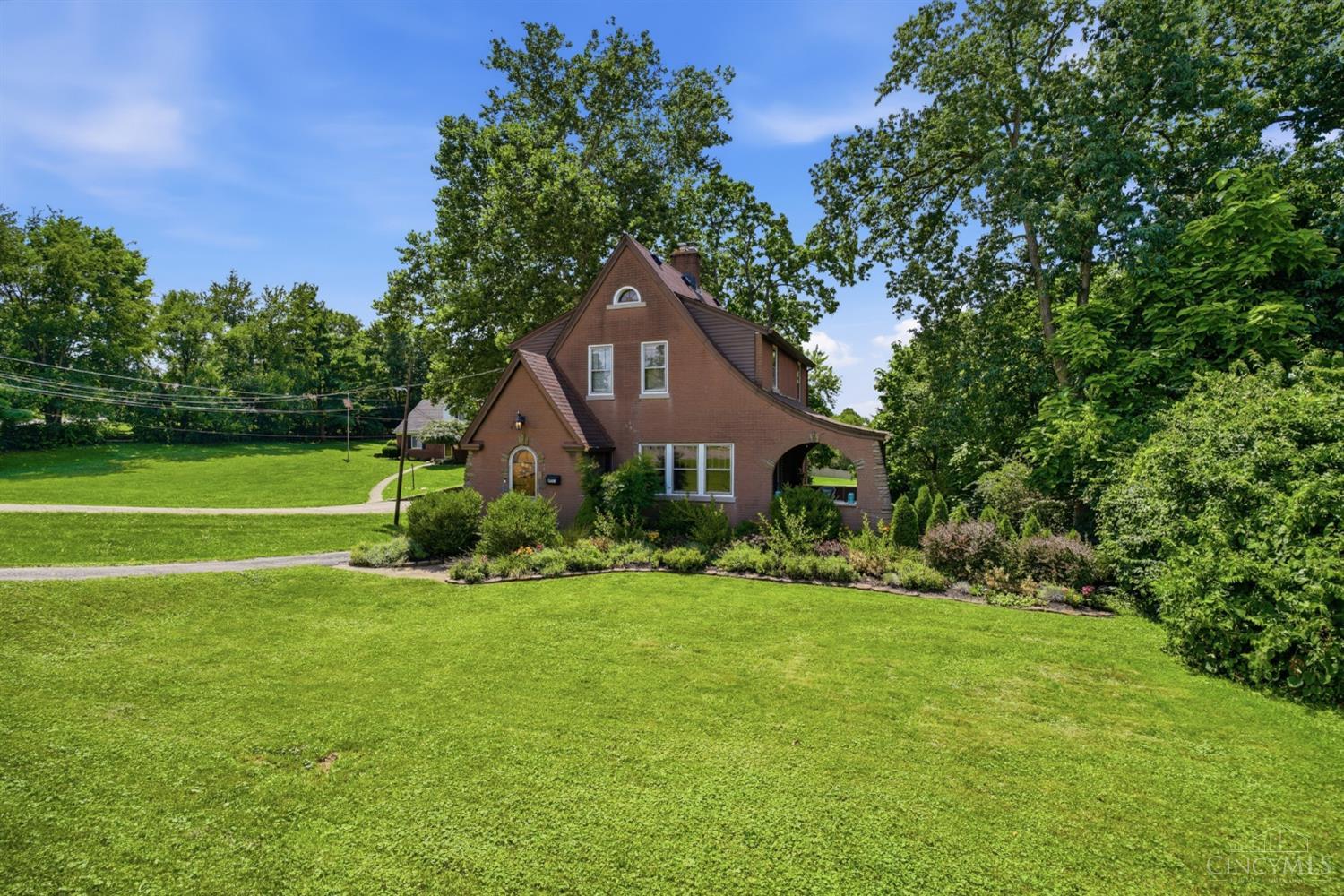 4571 North Bend Road Cincinnati, OH 45211 - Photo 3 of 33 Gallery Image 3