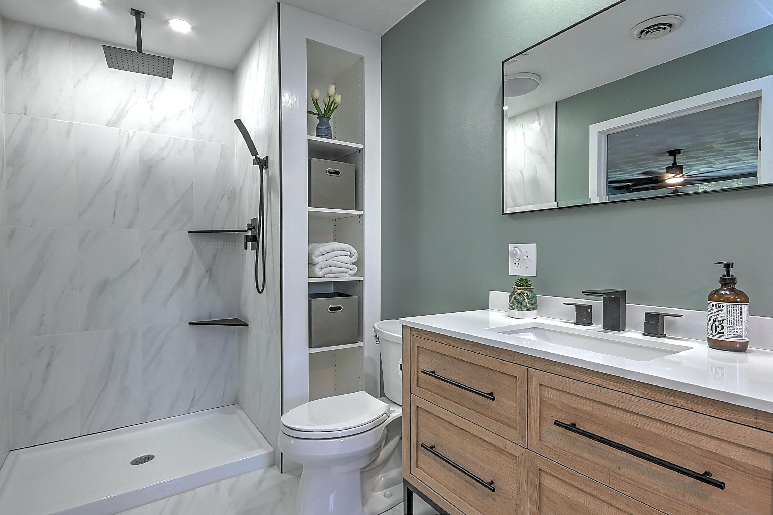 443 Cheyenne Road Bristol, VA 24201 - Photo 24 of 38 Primary Bathroom