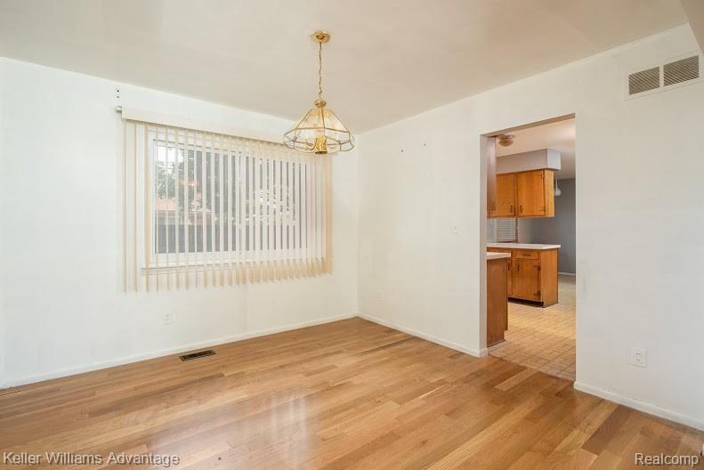 27075 Harvard Road Southfield, MI 48076 - Photo 8 of 24 27075HarvardDININGROOM.jpg