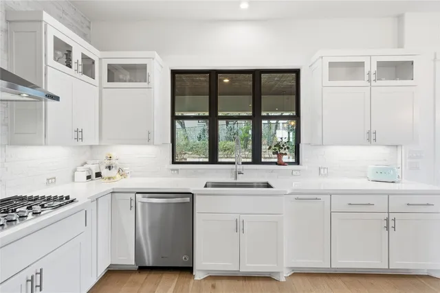 $1,099,000 | 321 Sweet Grass Lane, Lakeway, TX 78738