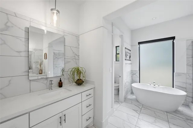 $1,099,000 | 321 Sweet Grass Lane, Lakeway, TX 78738