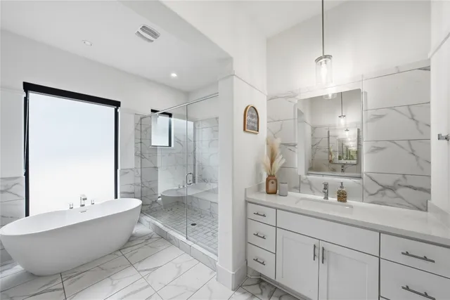 $1,099,000 | 321 Sweet Grass Lane, Lakeway, TX 78738