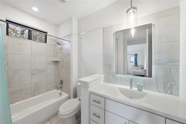 $1,099,000 | 321 Sweet Grass Lane, Lakeway, TX 78738