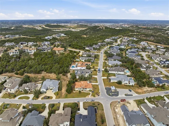 $1,099,000 | 321 Sweet Grass Lane, Lakeway, TX 78738