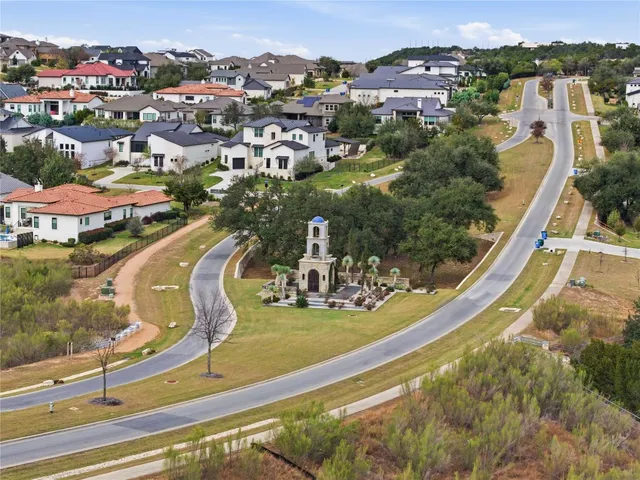 $1,099,000 | 321 Sweet Grass Lane, Lakeway, TX 78738