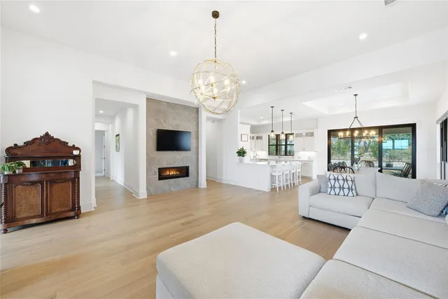 $1,099,000 | 321 Sweet Grass Lane, Lakeway, TX 78738