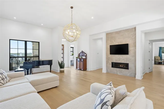 $1,099,000 | 321 Sweet Grass Lane, Lakeway, TX 78738