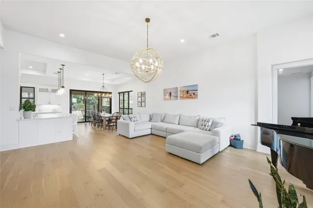 $1,099,000 | 321 Sweet Grass Lane, Lakeway, TX 78738