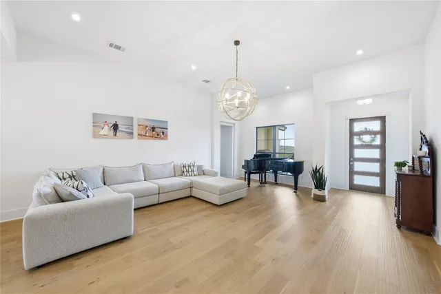 $1,099,000 | 321 Sweet Grass Lane, Lakeway, TX 78738