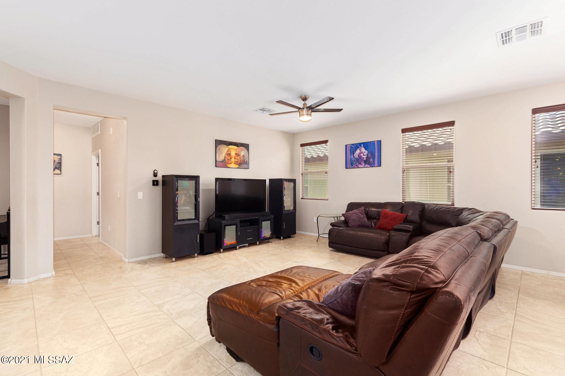 9578 South Trapper Ridge Drive Tucson, AZ 85747 - Photo 5 of 27
