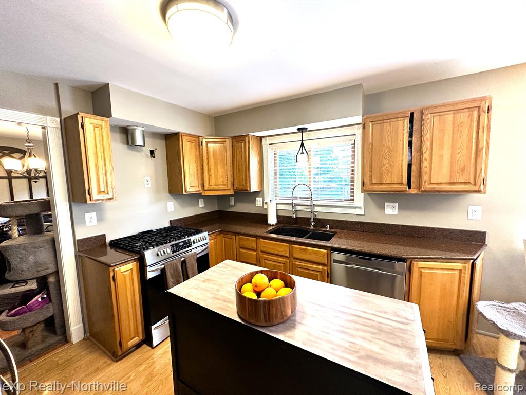 16360 Riverside Street Livonia, MI 48154 - Photo 10 of 32 Gallery Image 10