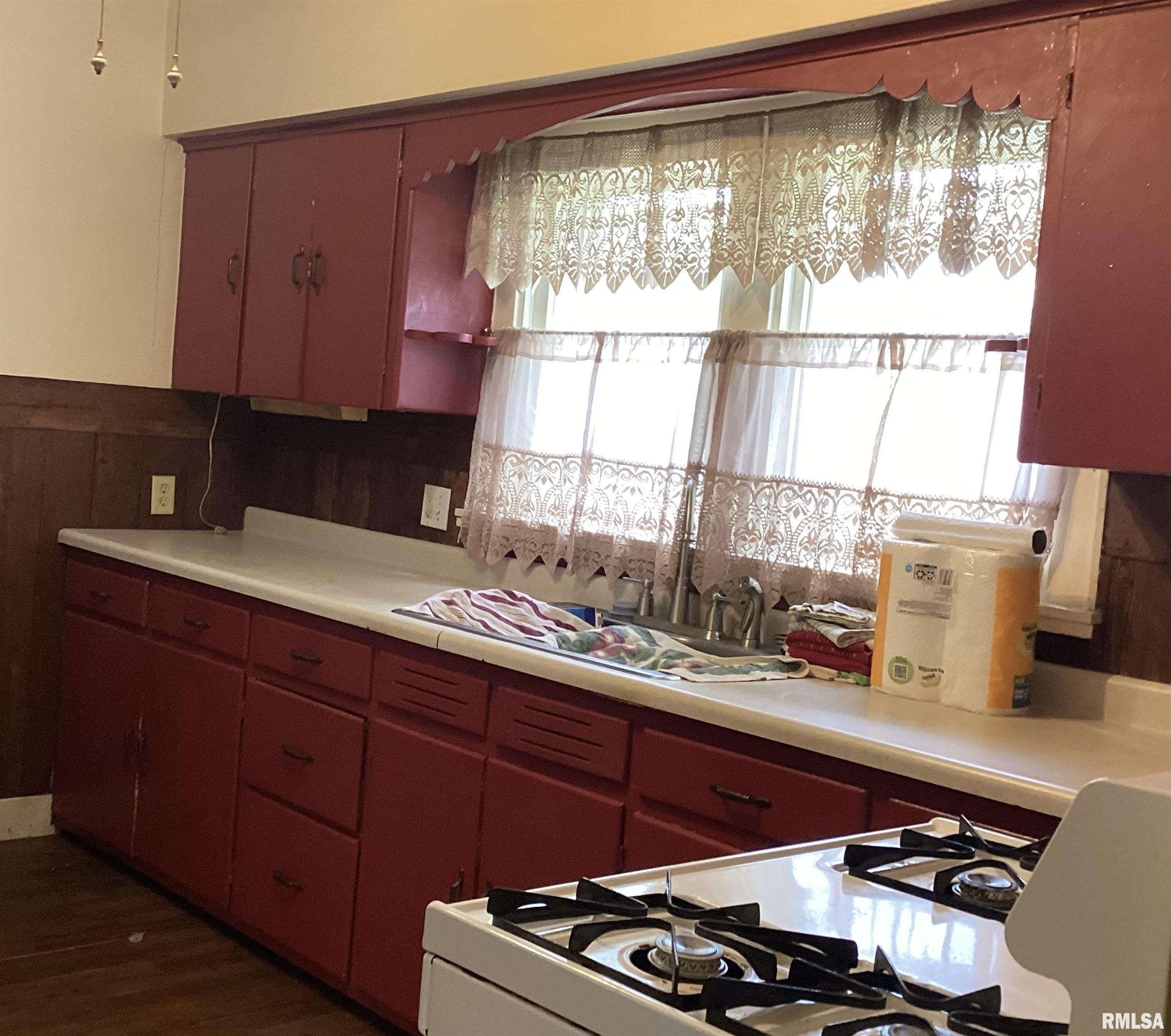 620 East Walnut Street Canton, IL 61520 - Photo 11 of 31