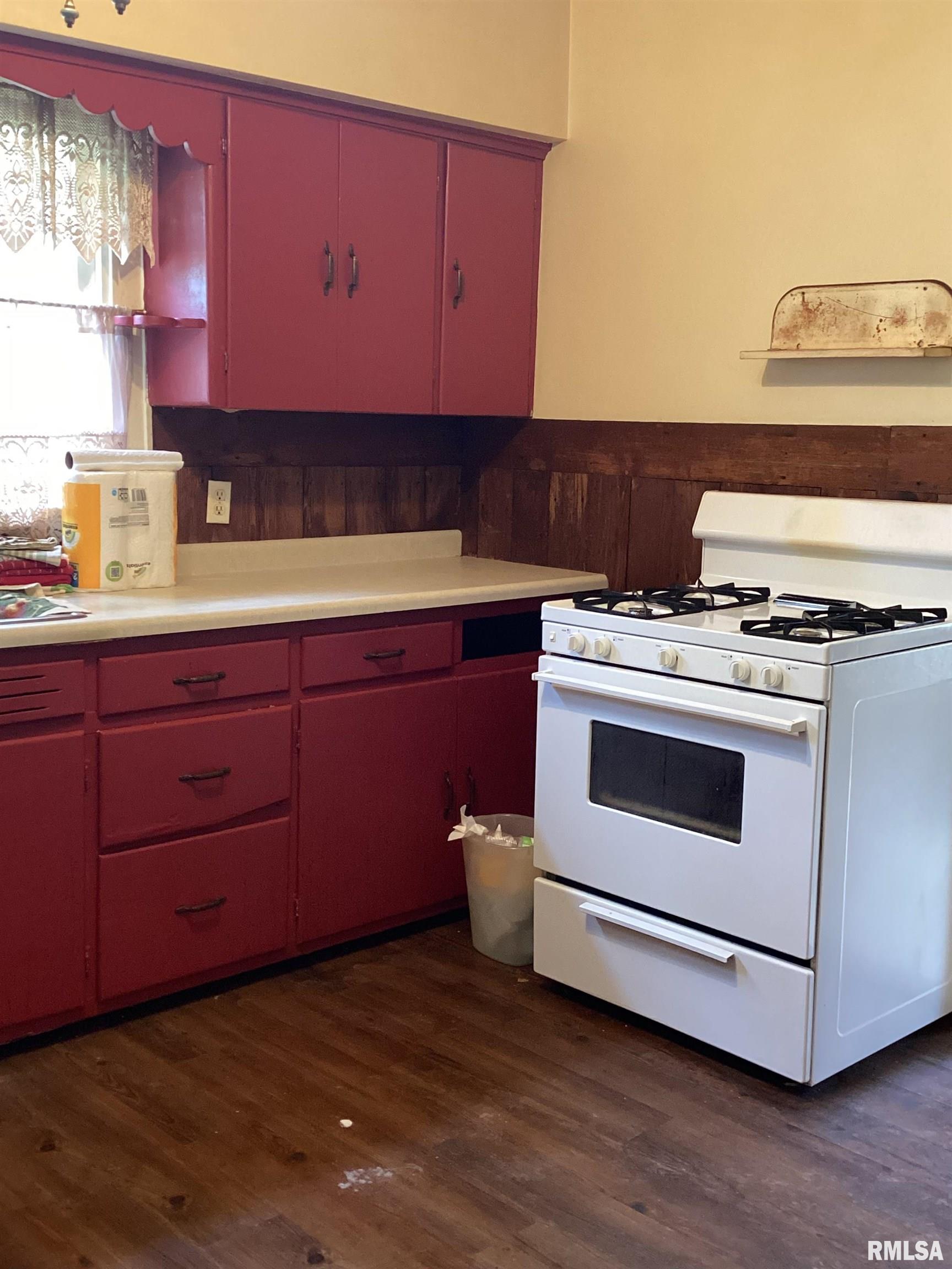 620 East Walnut Street Canton, IL 61520 - Photo 12 of 31