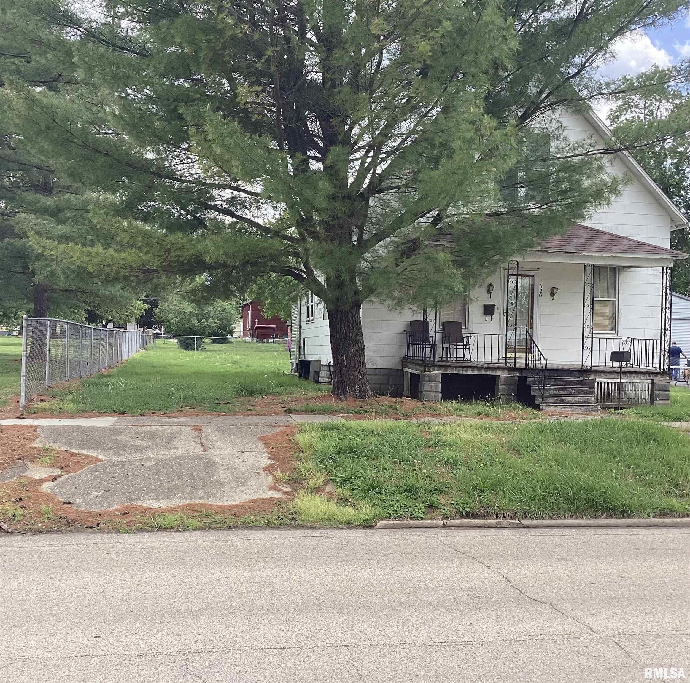 620 East Walnut Street Canton, IL 61520 - Photo 2 of 31