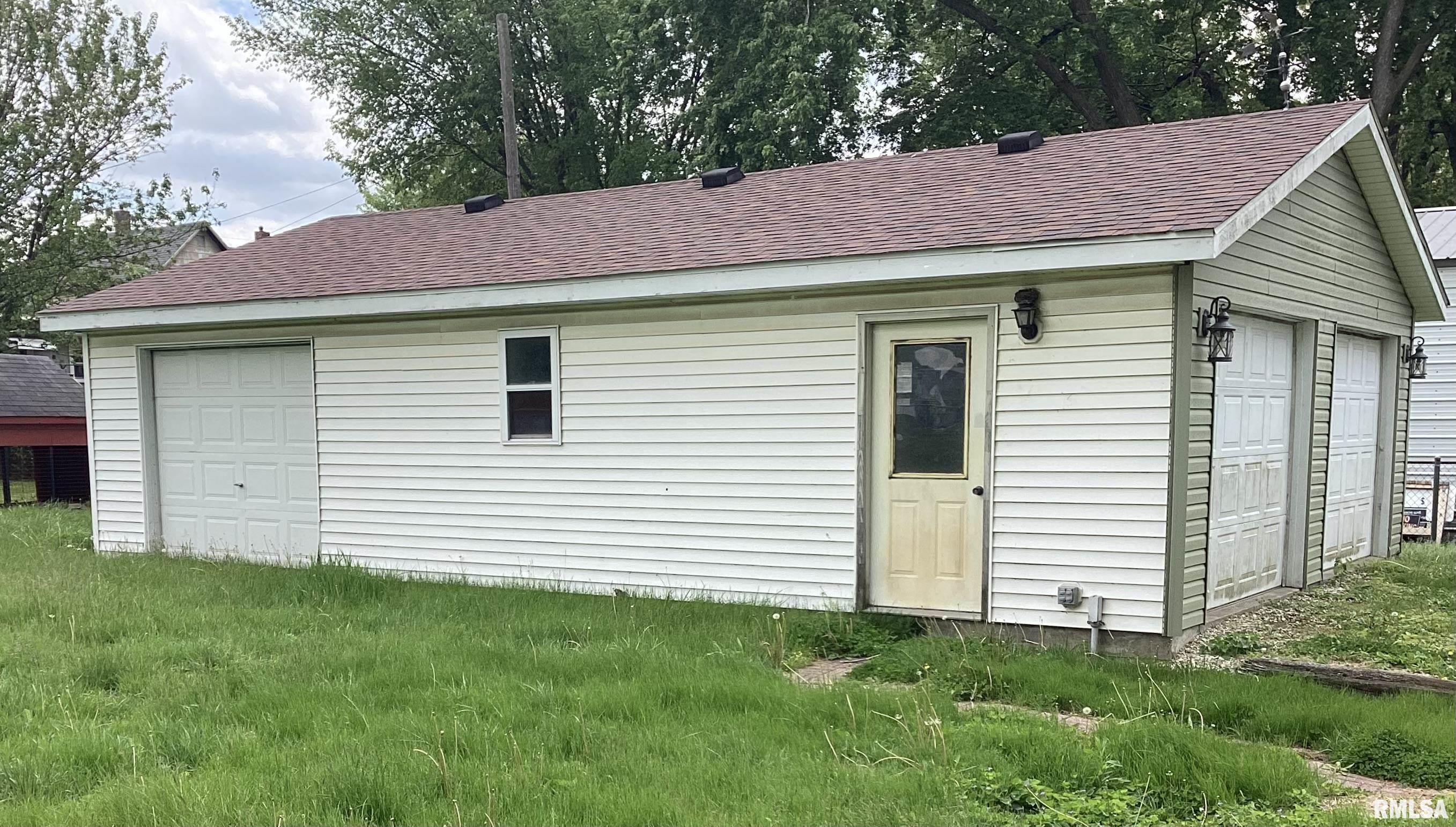 620 East Walnut Street Canton, IL 61520 - Photo 4 of 31
