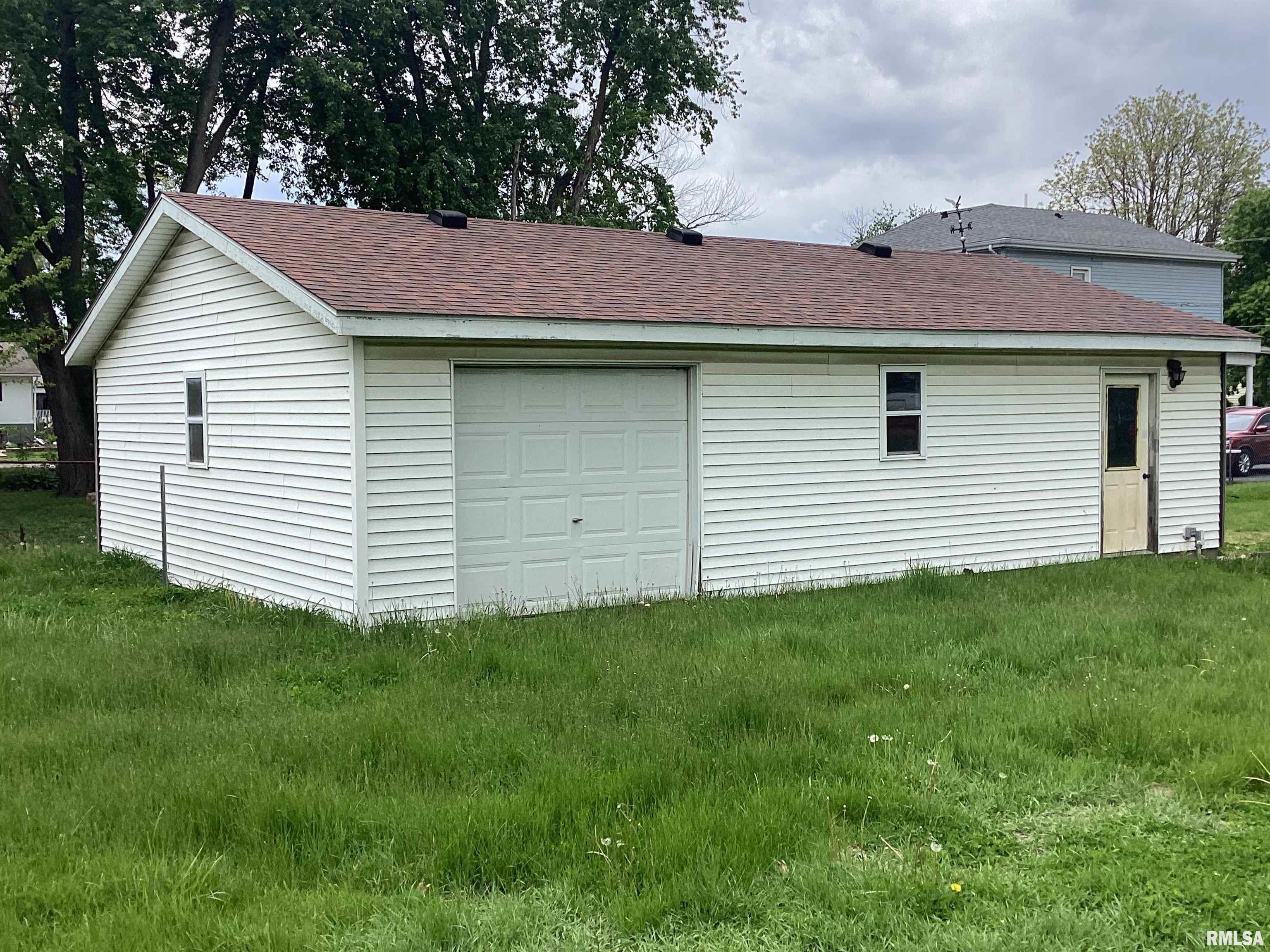 620 East Walnut Street Canton, IL 61520 - Photo 5 of 31