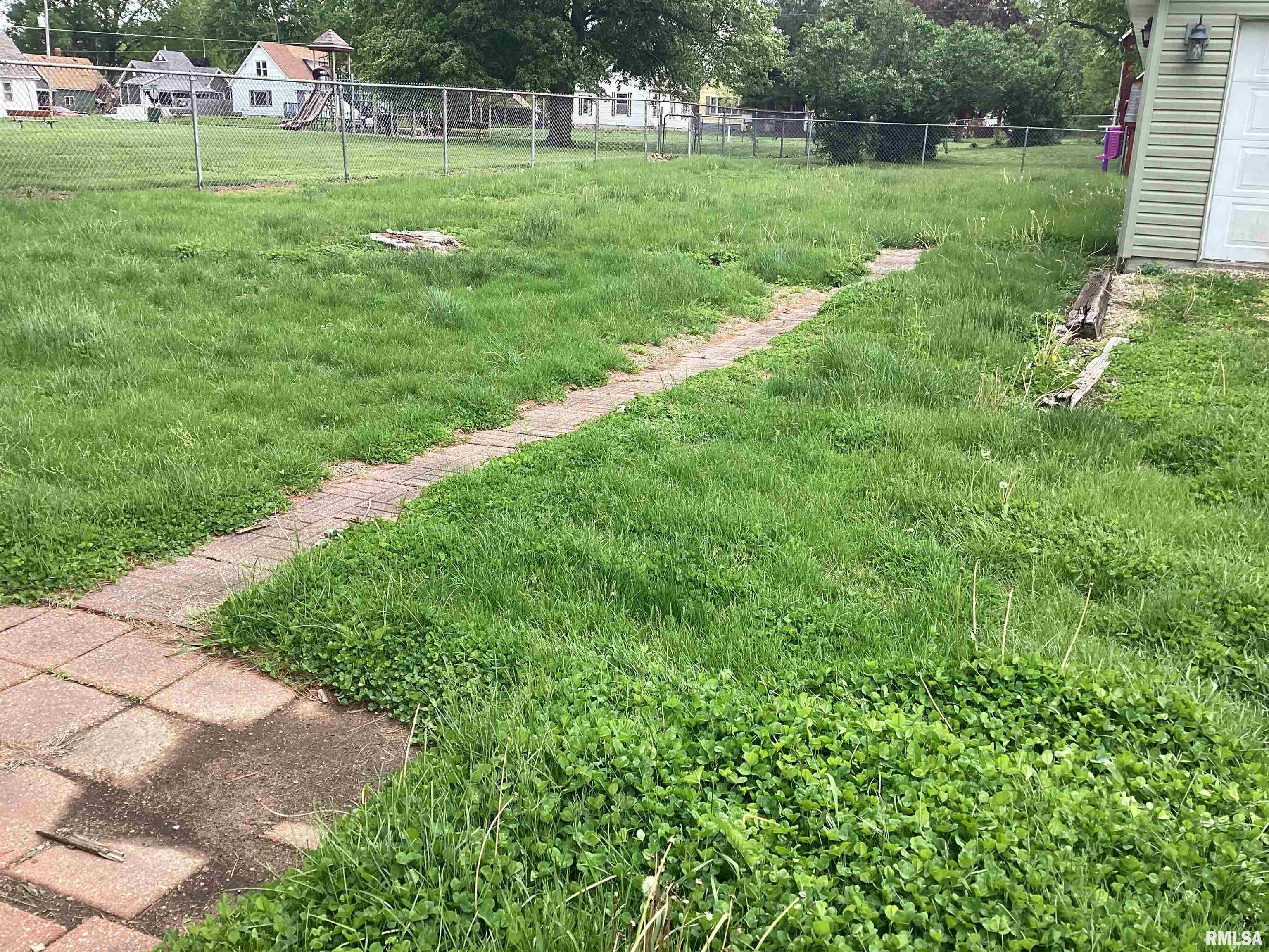 620 East Walnut Street Canton, IL 61520 - Photo 8 of 31