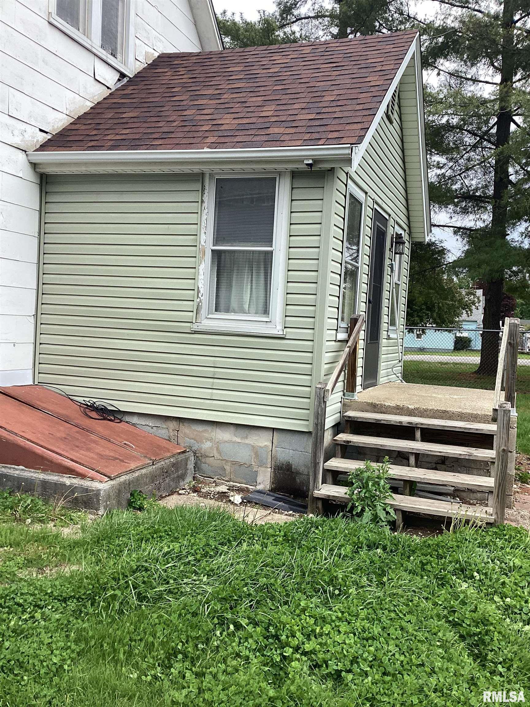 620 East Walnut Street Canton, IL 61520 - Photo 9 of 31