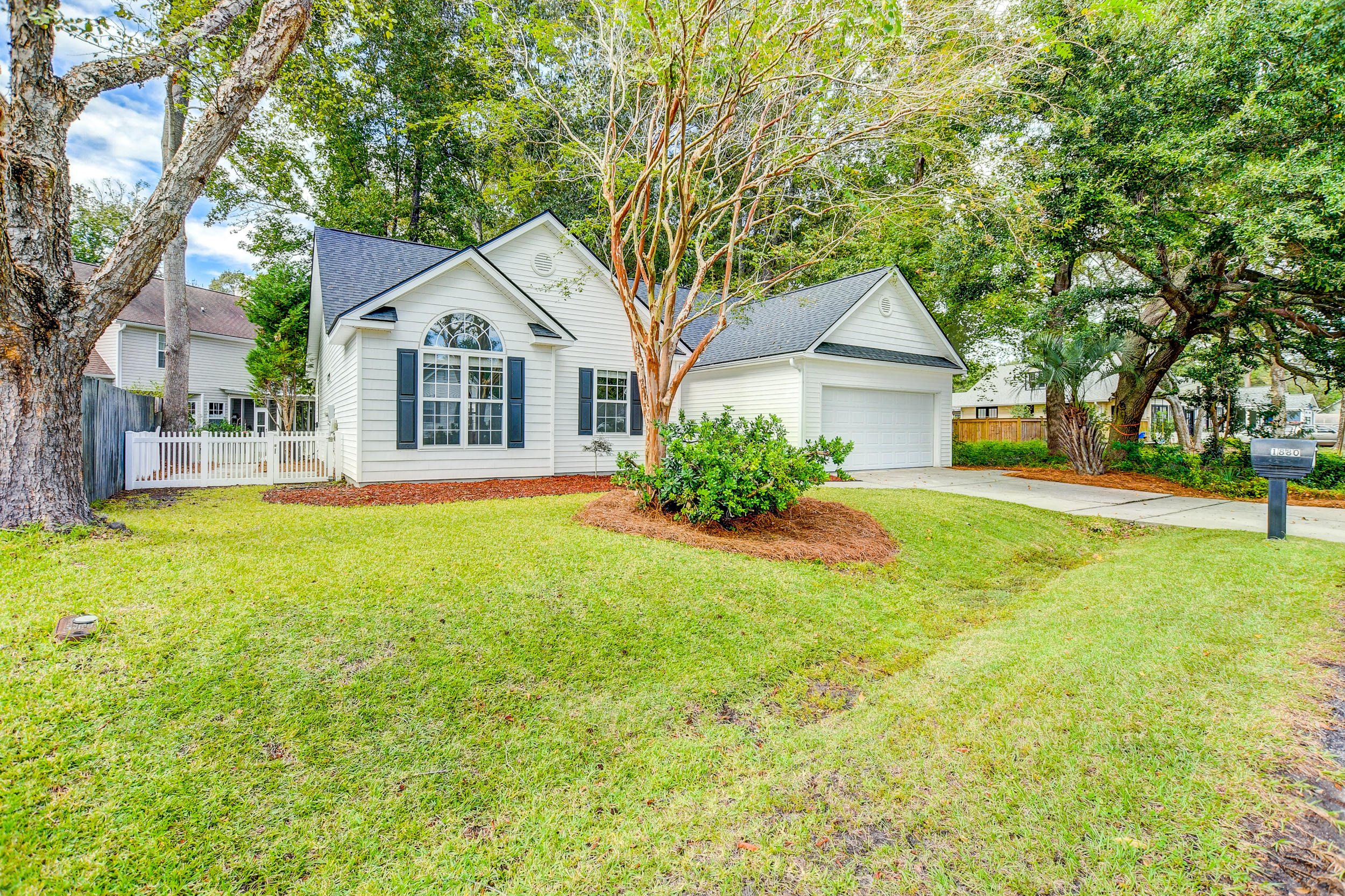 1880 Beechwood Road Charleston, SC 29414 - Photo 9 of 35 DSC_6087_88_89_90_91