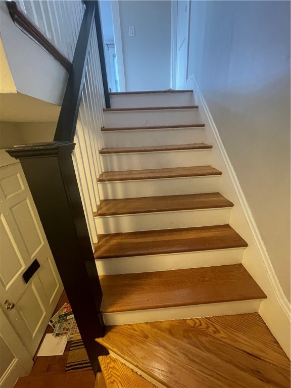 56 Brandon Road Cranston, RI 02910 - Photo 4 of 28