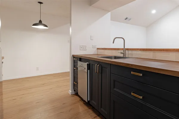 $1,250 | 100 Nicole Cove, Unit B, Round Rock, TX 78664