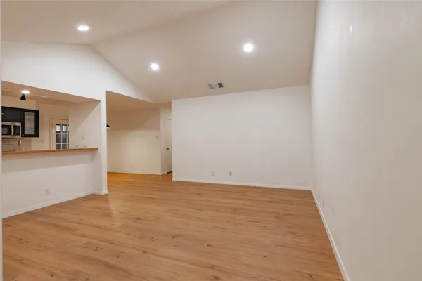 $1,250 | 100 Nicole Cove, Unit B, Round Rock, TX 78664