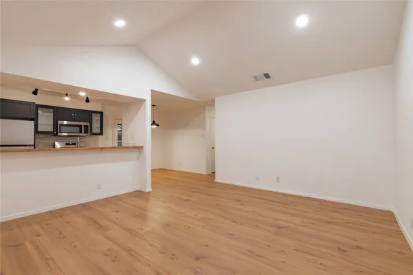 $1,250 | 100 Nicole Cove, Unit B, Round Rock, TX 78664