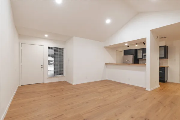 $1,250 | 100 Nicole Cove, Unit B, Round Rock, TX 78664