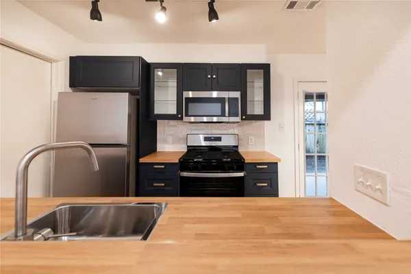 $1,250 | 100 Nicole Cove, Unit B, Round Rock, TX 78664