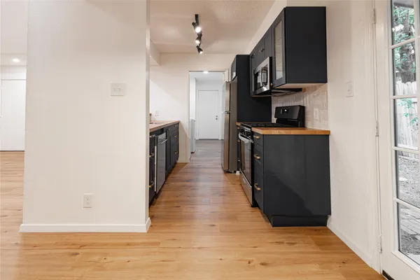 $1,250 | 100 Nicole Cove, Unit B, Round Rock, TX 78664