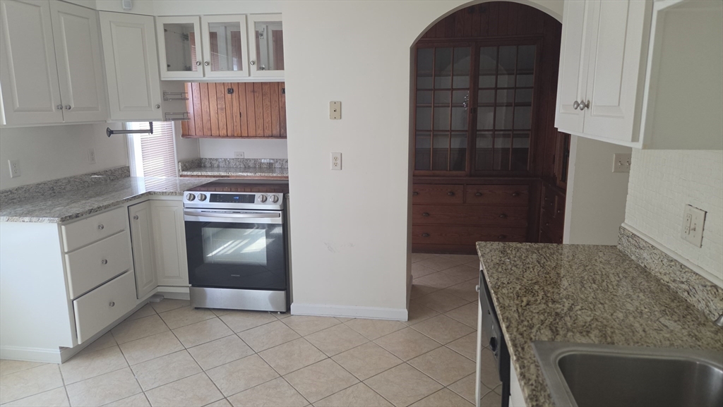 8 Hadwen Road, Unit 1 Worcester, MA 01602 - Photo 3 of 17 Gallery Image 3