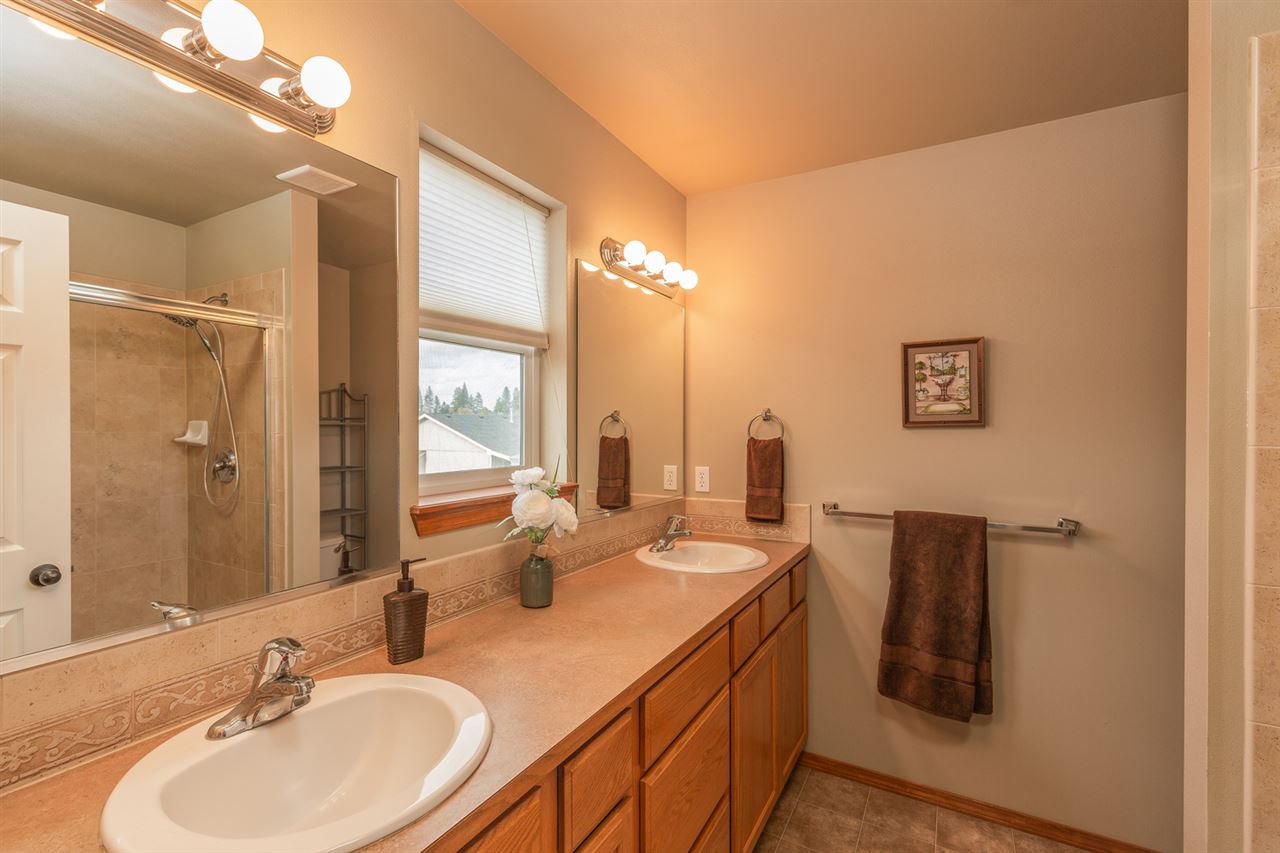 3015 East Lane Park Road Mead, WA 99021 - Photo 13 of 20 Gallery Image 13