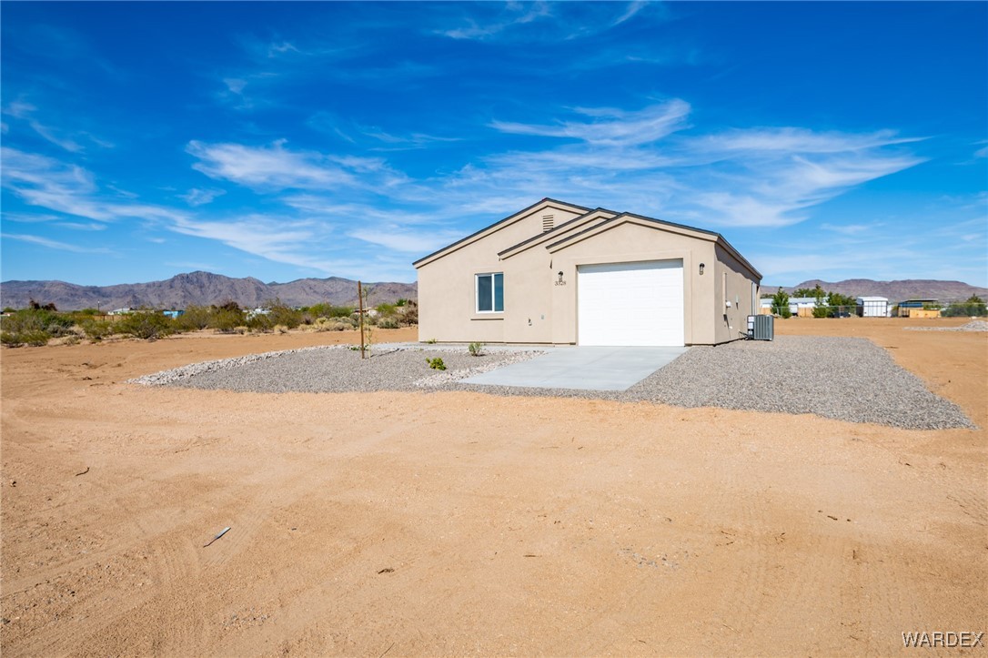 3328 Hano Road Golden Valley, AZ 86413 - Photo 11 of 23 Garage