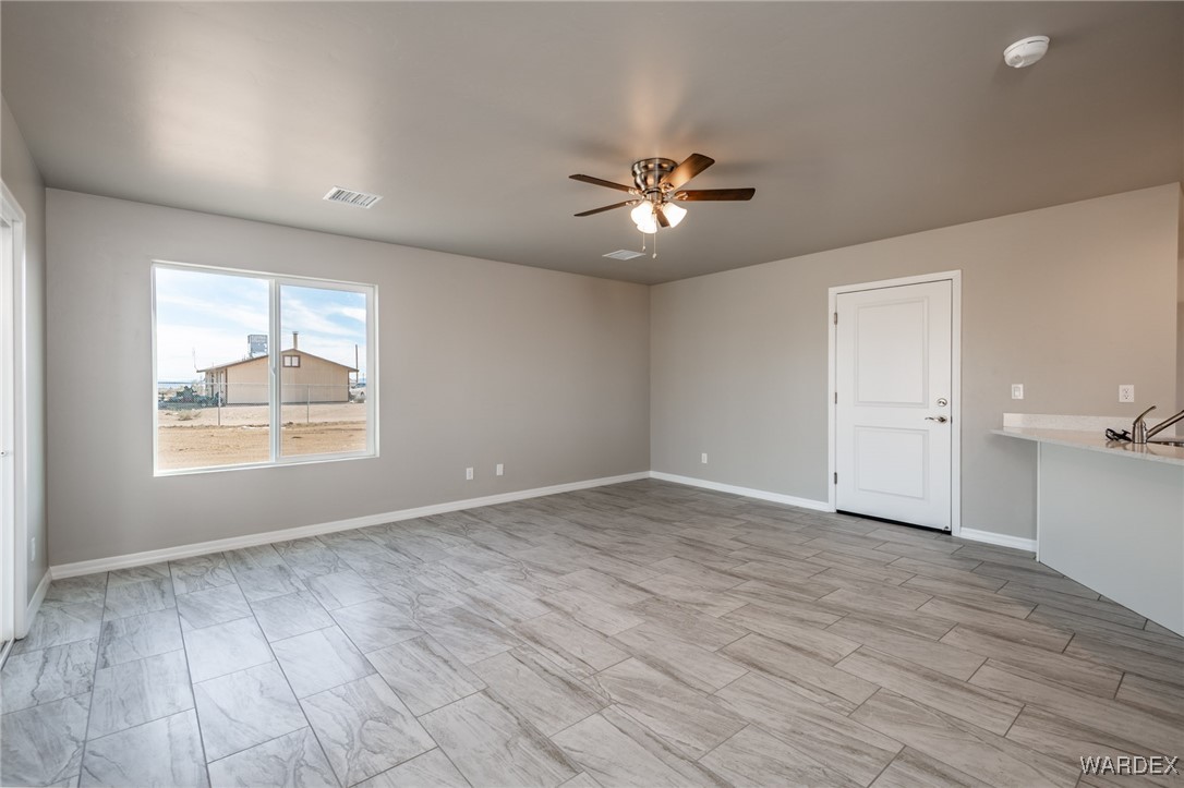 3328 Hano Road Golden Valley, AZ 86413 - Photo 3 of 23 Living Room