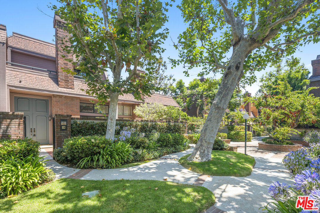 4549 Alla Road, Unit 5 Marina del Rey, CA 90292 - Photo 2 of 35 a view of a garden with a tree