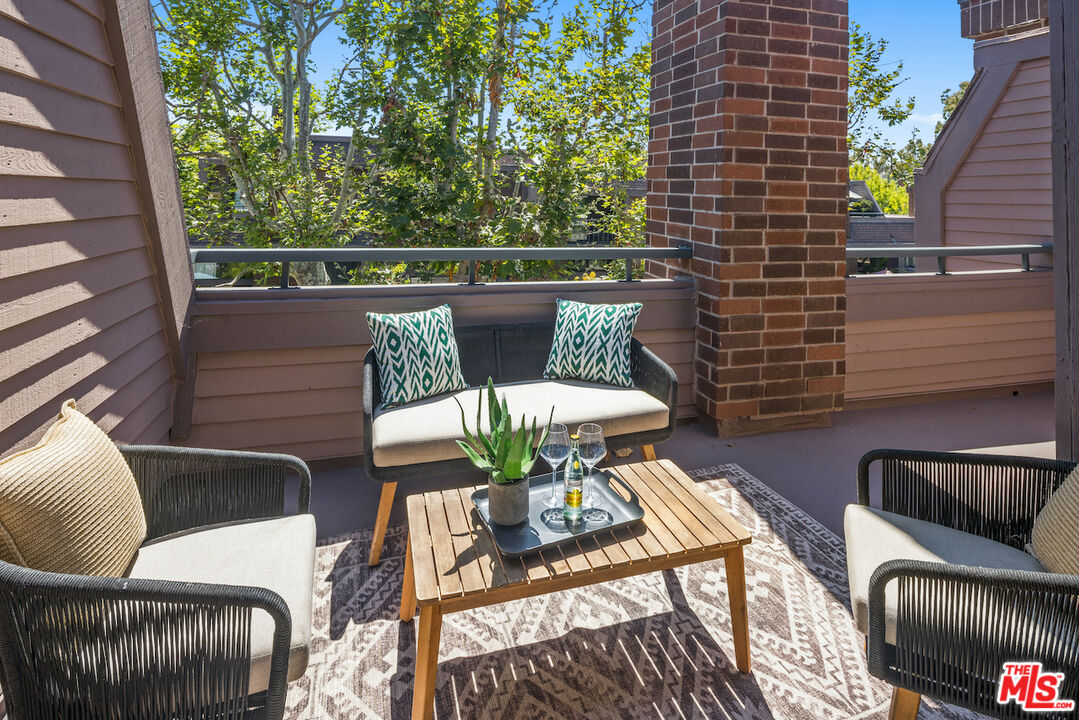 4549 Alla Road, Unit 5 Marina del Rey, CA 90292 - Photo 24 of 35 a view of a patio with couches chairs and a potted plant