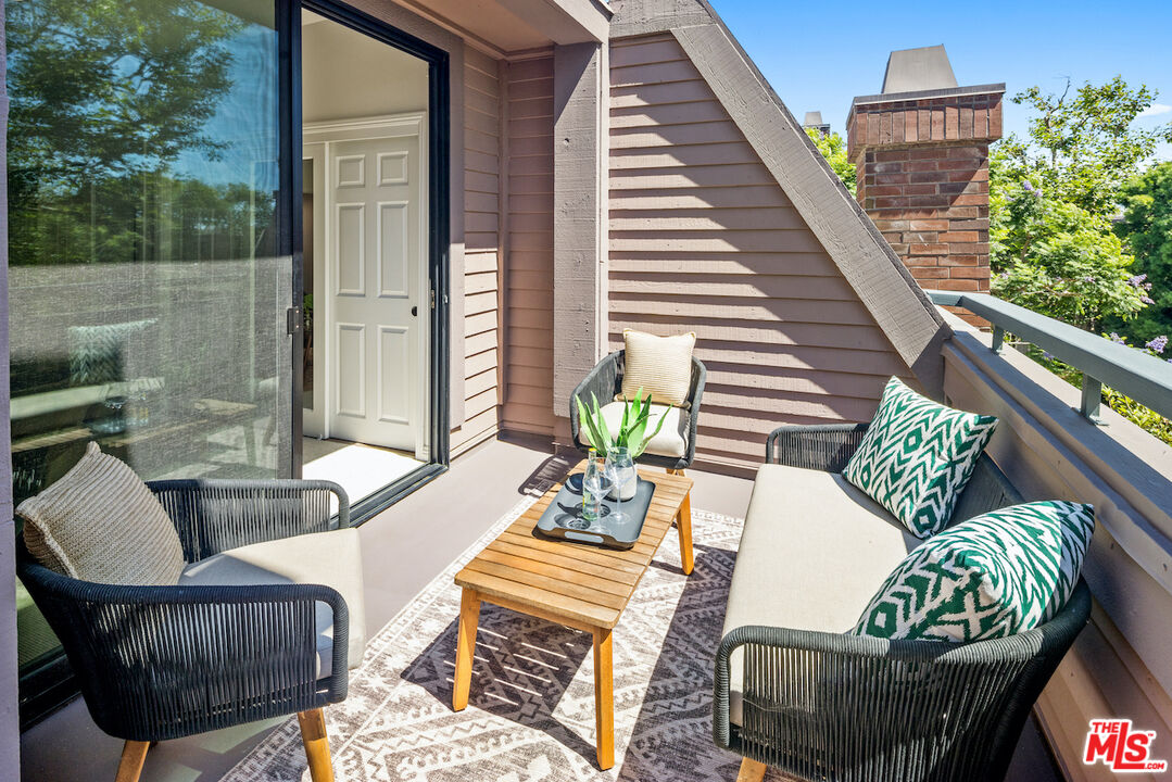 4549 Alla Road, Unit 5 Marina del Rey, CA 90292 - Photo 25 of 35 a balcony with furniture and wooden floor