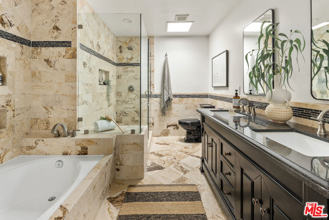 4549 Alla Road, Unit 5 Marina del Rey, CA 90292 - Photo 27 of 35 a bathroom with a tub sink and mirror