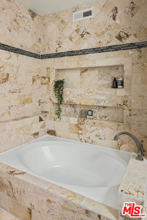 4549 Alla Road, Unit 5 Marina del Rey, CA 90292 - Photo 28 of 35 a bathroom with a bathtub and shower