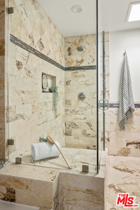 4549 Alla Road, Unit 5 Marina del Rey, CA 90292 - Photo 29 of 35 a bathroom with a bathtub and shower