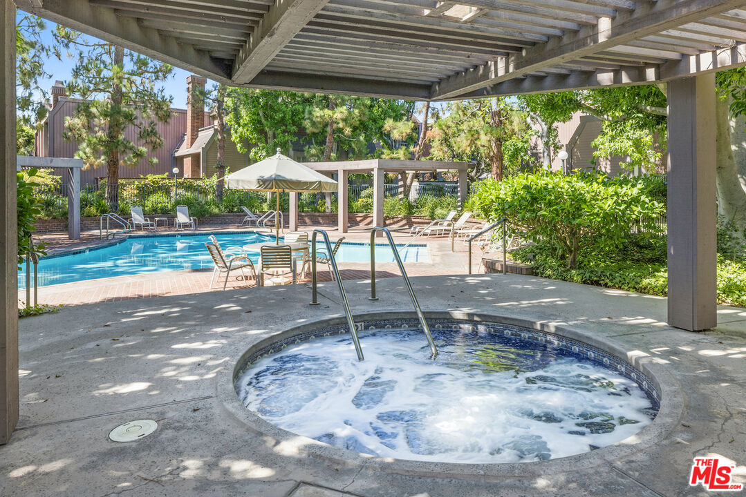 4549 Alla Road, Unit 5 Marina del Rey, CA 90292 - Photo 34 of 35 a view of outdoor space