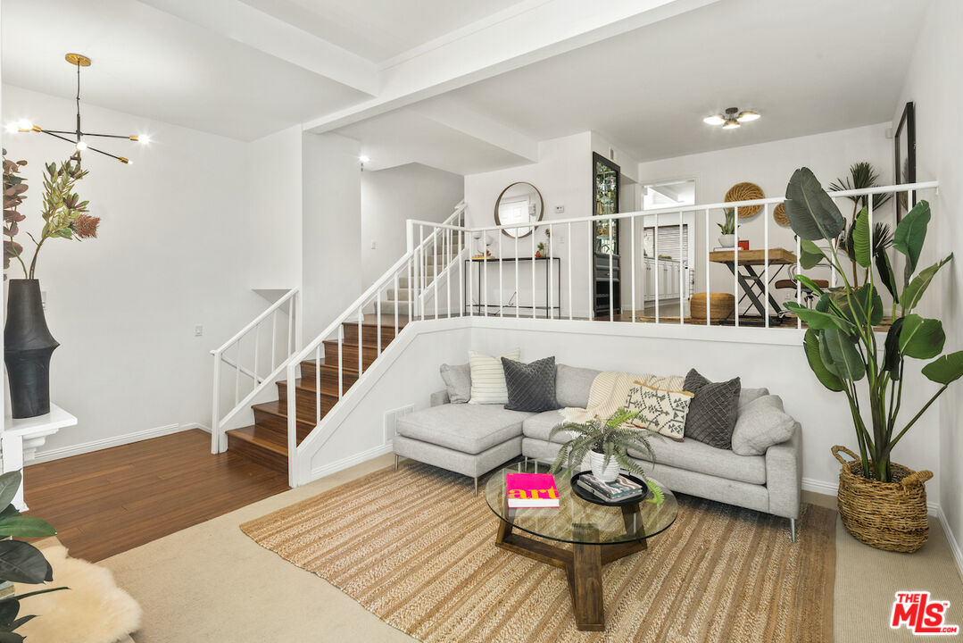 4549 Alla Road, Unit 5 Marina del Rey, CA 90292 - Photo 6 of 35 a living room with furniture and wooden floor